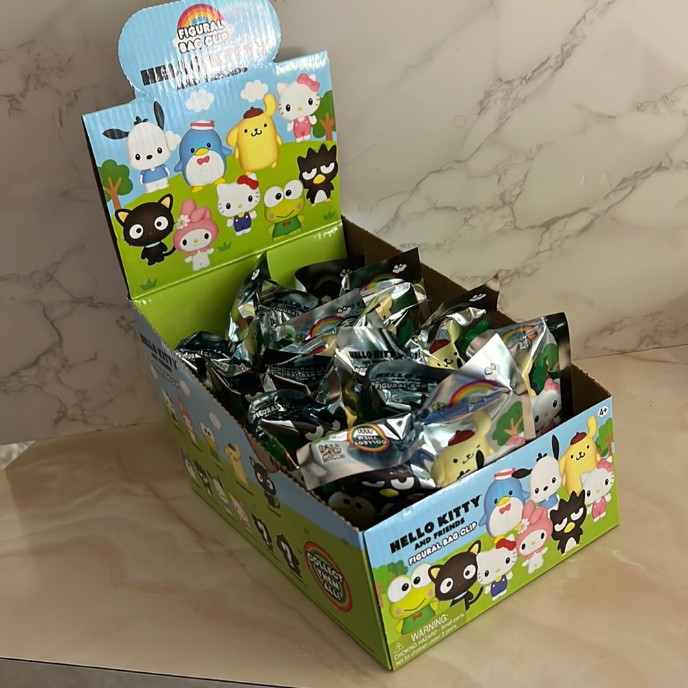 NWT 8pc Hello Kitty & Friends 3D Figural Bag Clip Mystery Bag with Display Box